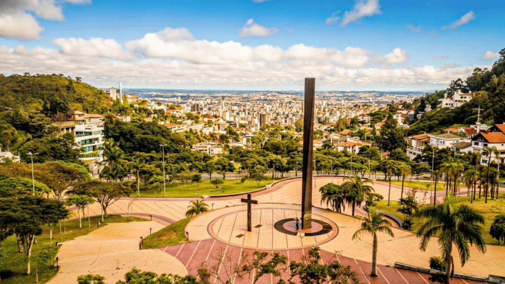 Praça do Papa em Belo Horizonte: história, beleza e o melhor lugar para apreciar a cidade