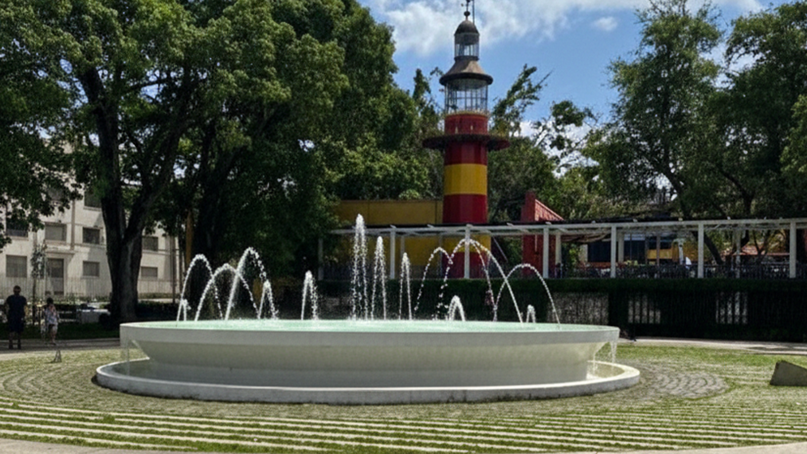 Praça da Espanha: Um Refúgio Cultural e Verde no Coração de Curitiba