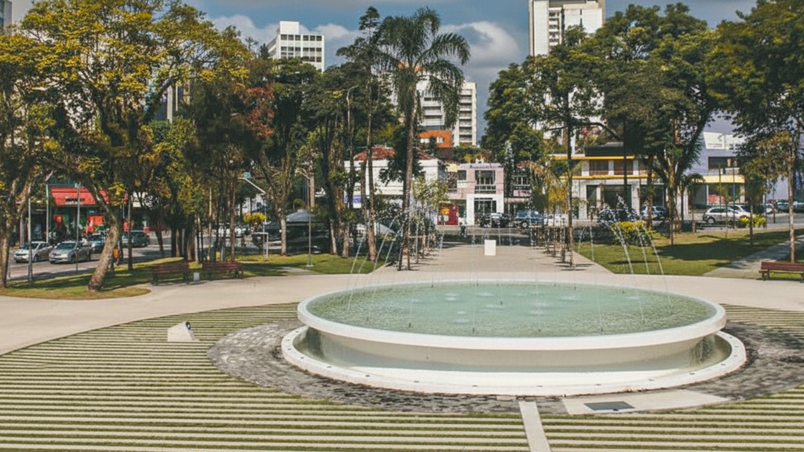 Praça da Espanha: Um Refúgio Cultural e Verde no Coração de Curitiba