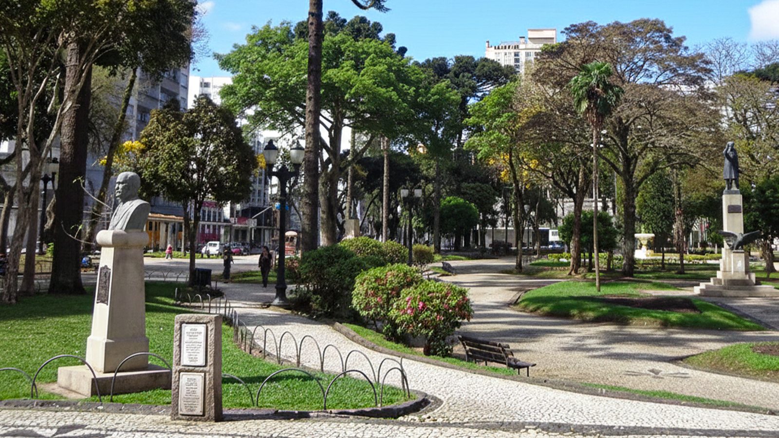 Praça da Espanha: Um Refúgio Cultural e Verde no Coração de Curitiba