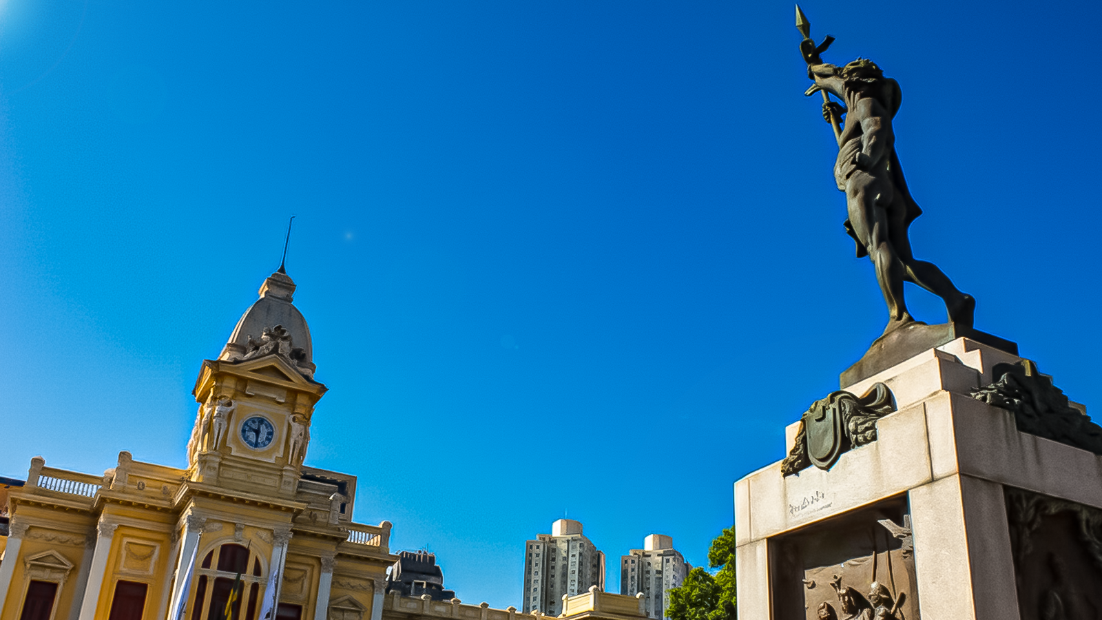 Descubra a Praça Rui Barbosa em Belo Horizonte e hospede-se com conforto no CHA Hotéis