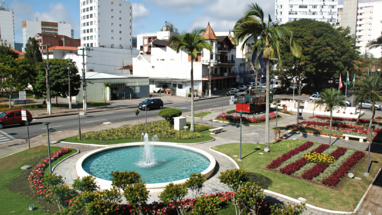 Descubra a Praça Victor Konder e aproveite o melhor de Blumenau com conforto