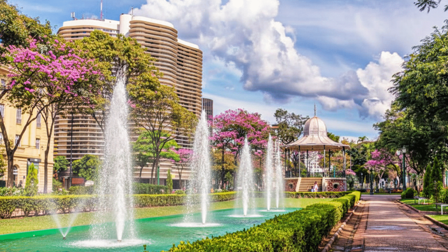 Praça da Liberdade: História, cultura e encantamento no coração de Belo Horizonte