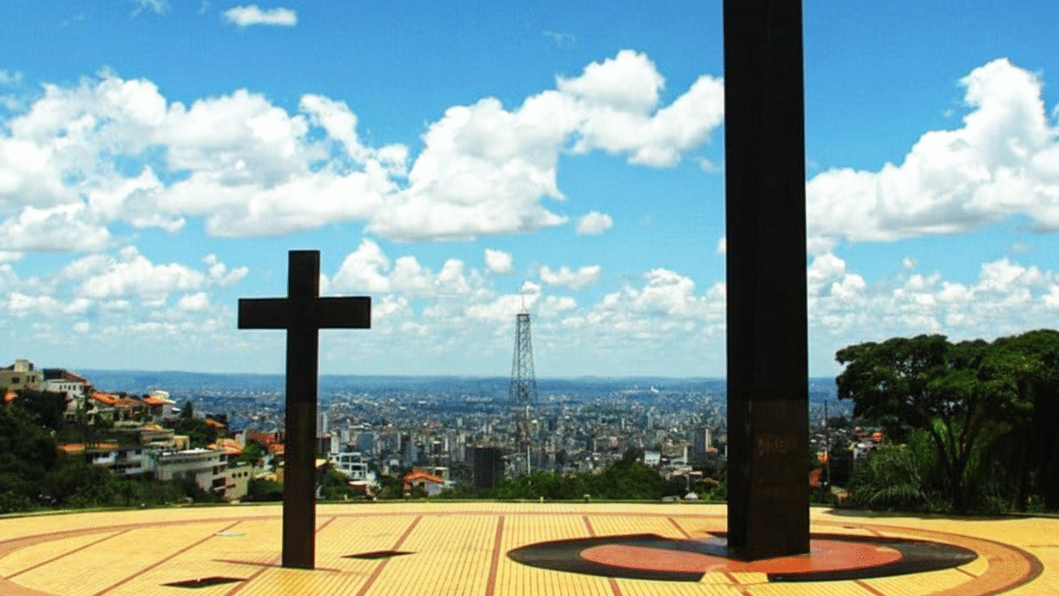 Praça do Papa em Belo Horizonte: história, beleza e o melhor lugar para apreciar a cidade