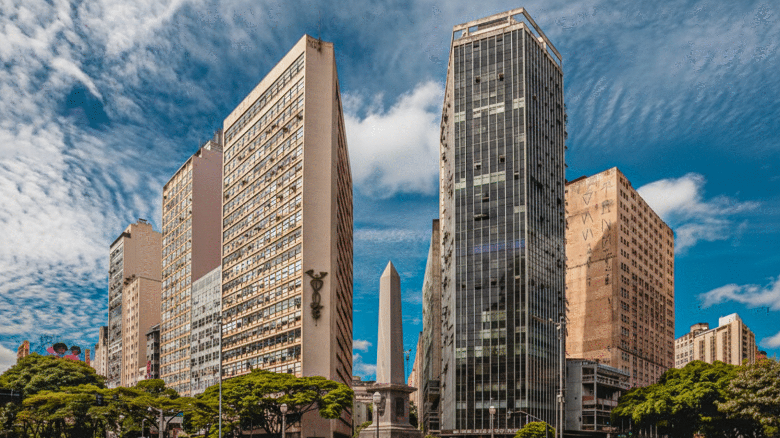 Praça Sete de Setembro: encontro, história e movimento no centro de BH