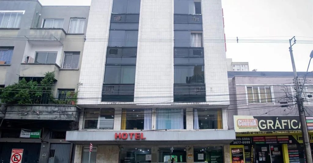 Praça Tiradentes: o coração histórico de Curitiba e ponto de partida ideal para conhecer a cidade