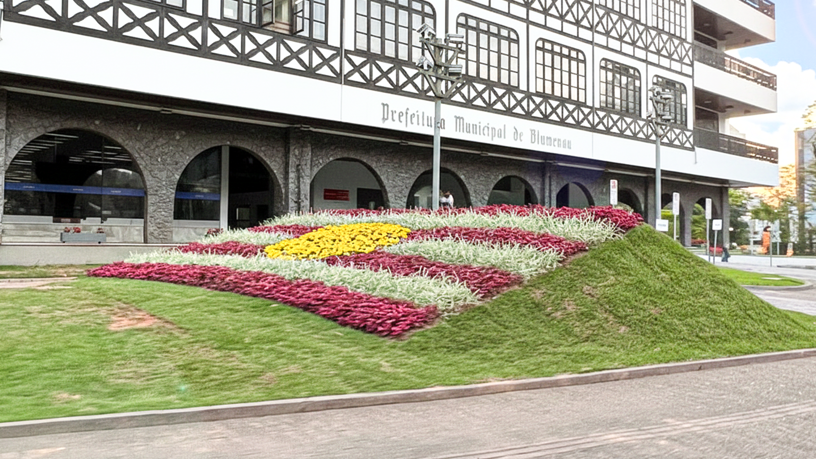 Descubra a Praça Victor Konder e aproveite o melhor de Blumenau com conforto