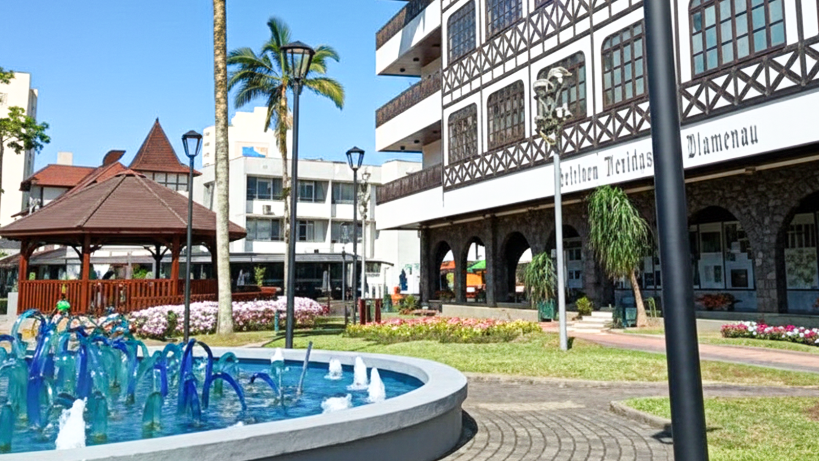 Descubra a Praça Victor Konder e aproveite o melhor de Blumenau com conforto