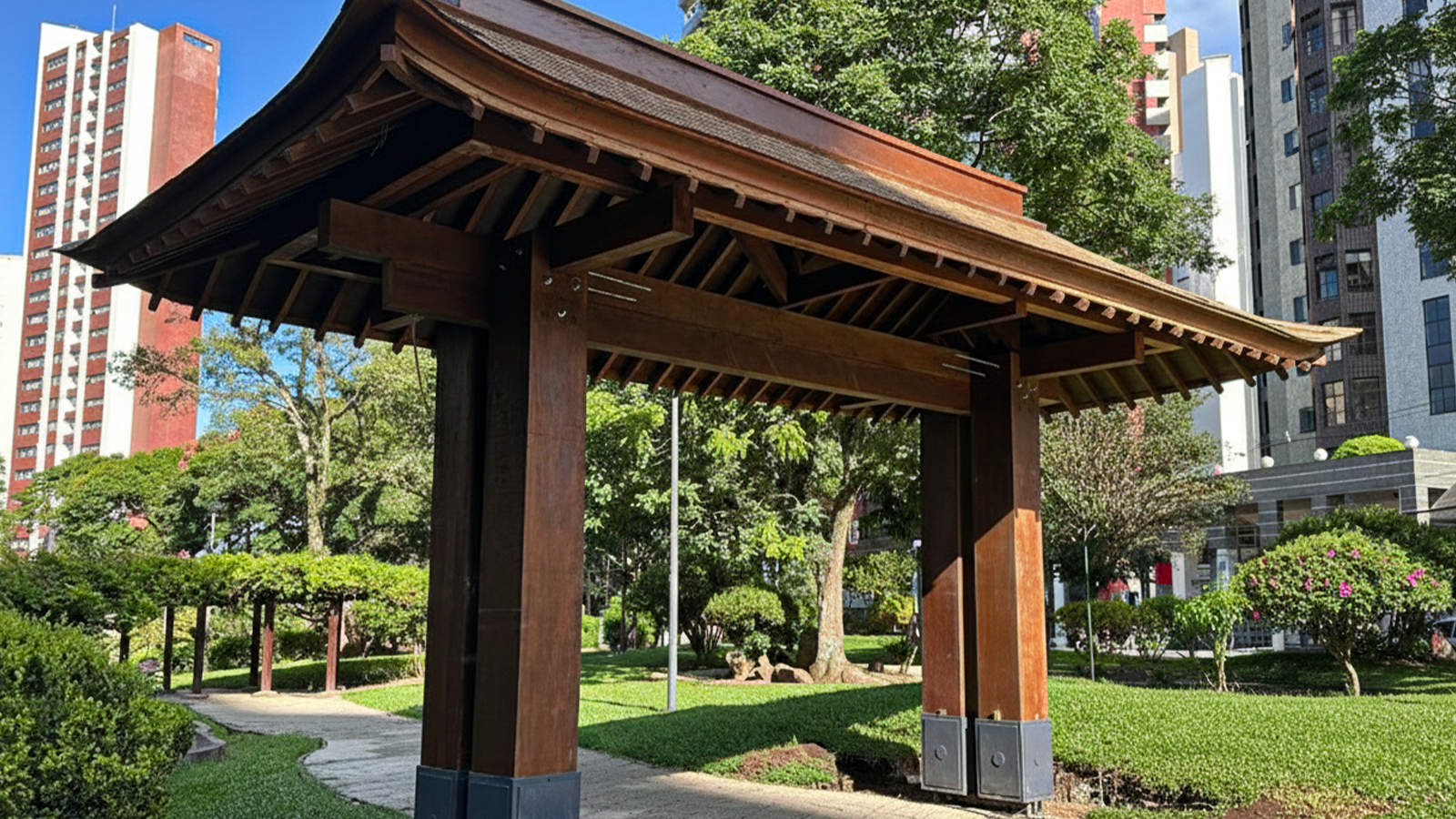 Praça do Japão: Um Refúgio Cultural no Bairro Água Verde, em Curitiba