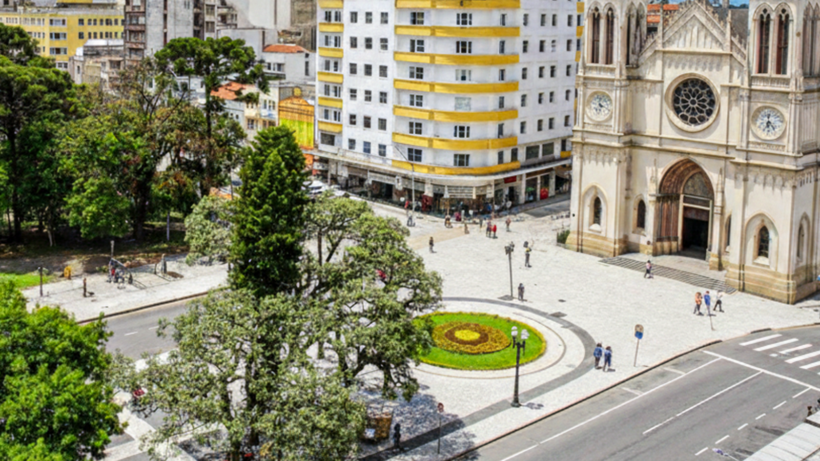 Praça Tiradentes: Conheça o coração histórico de Curitiba