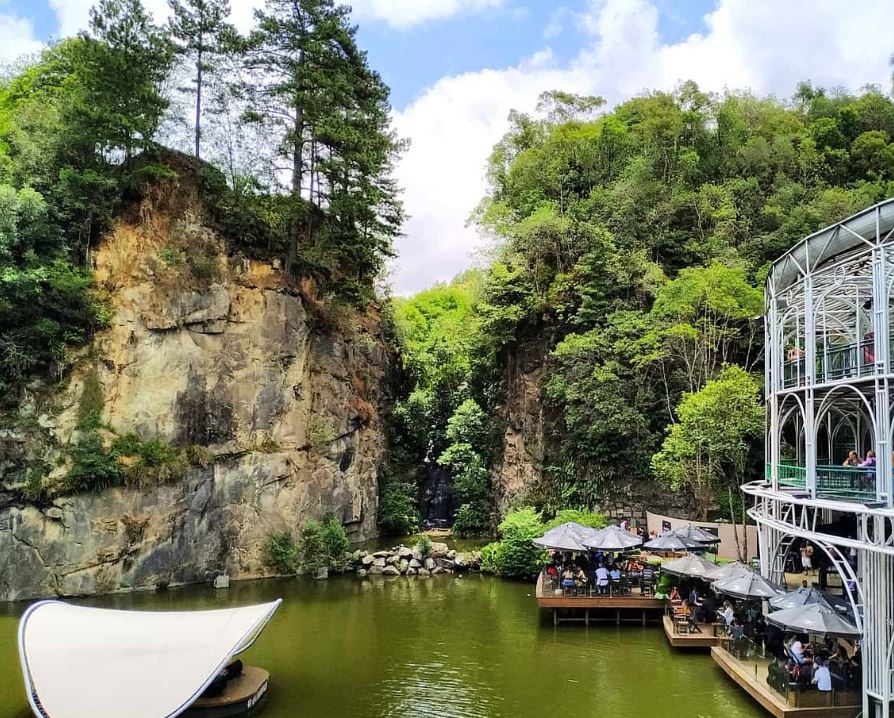 Ópera de Arame - um dos cartões-postais mais icônicos de Curitiba